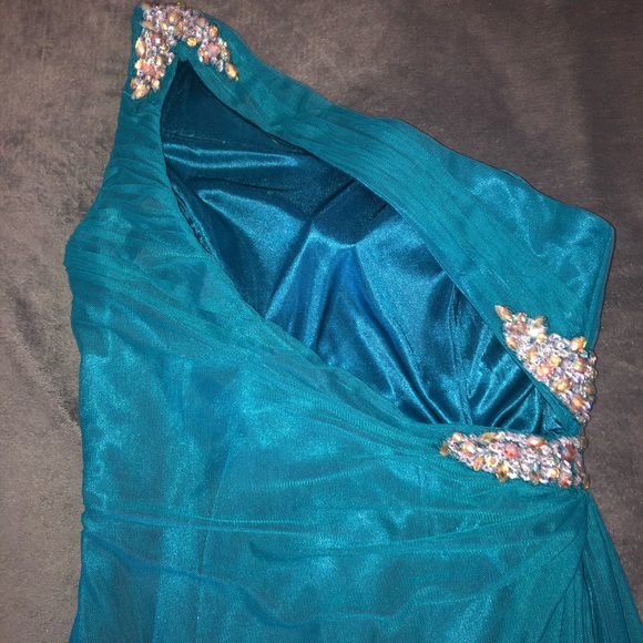 Prom/formal Dress - Picture 3 of 7